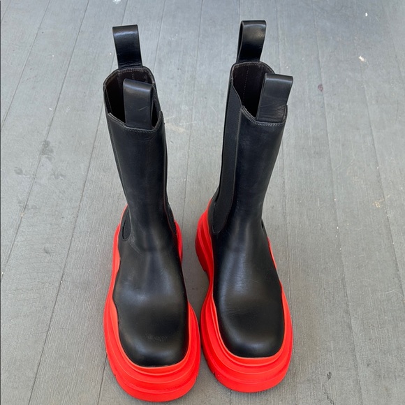 Bottega Veneta Black and Red Ankle Boots New - Picture 6 of 11